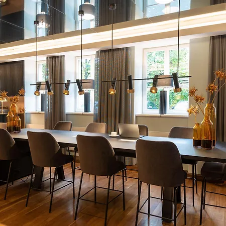 Hotel Leonardo Royal Alexanderplatz 4*