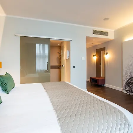 Leonardo Royal Alexanderplatz 4* Berlin