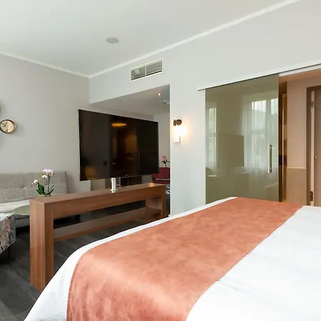 Leonardo Royal Alexanderplatz 4*