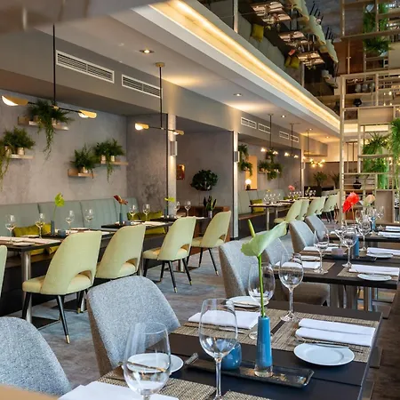 Hotel Leonardo Royal Alexanderplatz 4*