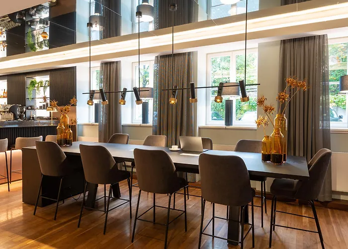 Hotel Leonardo Royal Alexanderplatz 4*