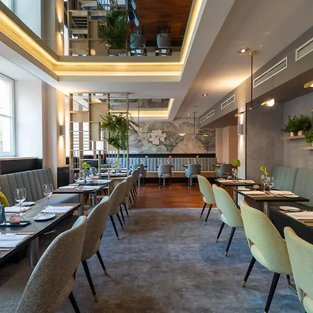 Leonardo Royal Hotel Berlin Alexanderplatz 4*