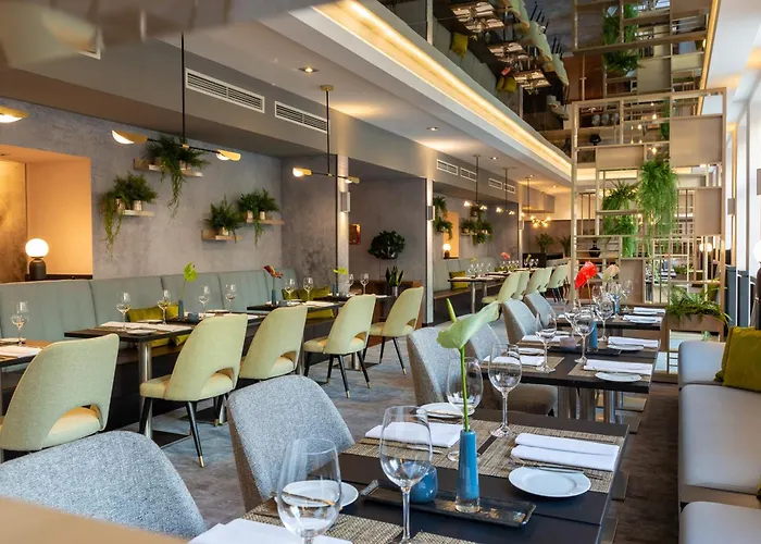 Отель Leonardo Royal Alexanderplatz 4*